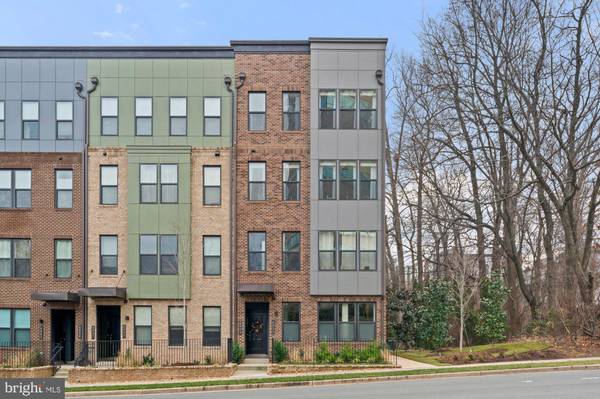 4033 LEGATO RD #90, Fairfax, VA 22033