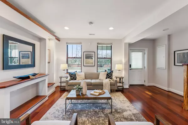 Washington, DC 20003,707 17TH ST SE