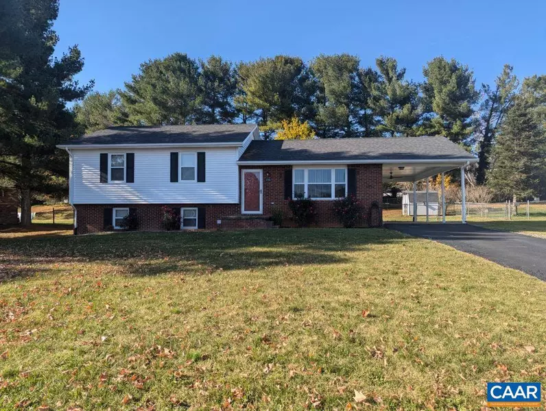 194 CAMBRIDGE DR, Stuarts Draft, VA 24477