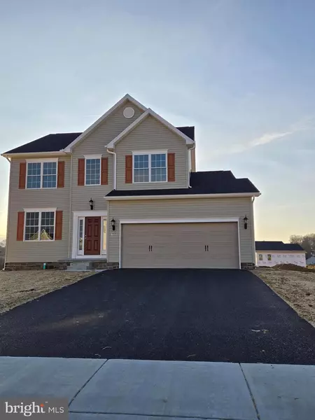 102 STONEWICKE DR, Hanover, PA 17331