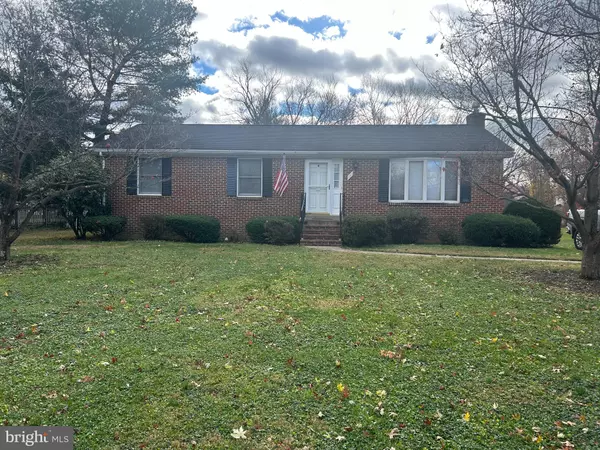 233 W VIRGINIA AVE, Hamilton, VA 20158