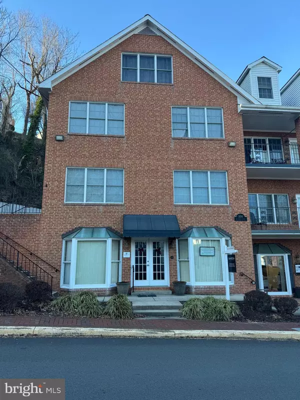 Occoquan, VA 22125,300 ELLICOTT ST #B