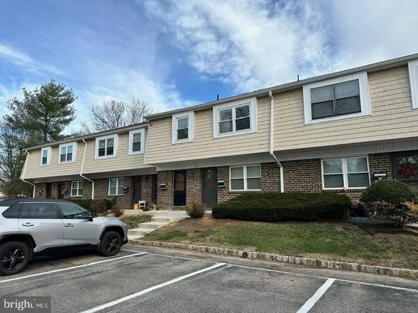 Hamilton, NJ 08690,512 SILVER CT