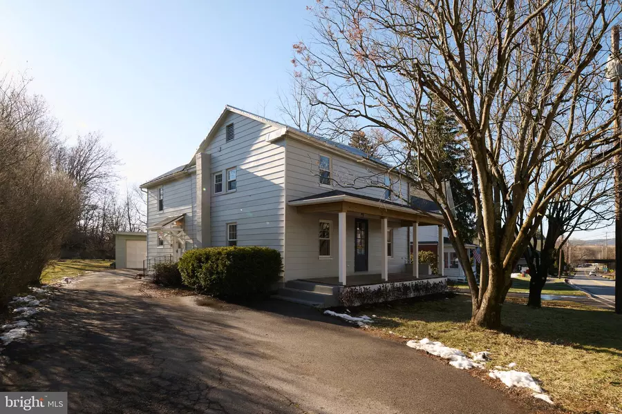 138 N MAIN ST, Pleasant Gap, PA 16823