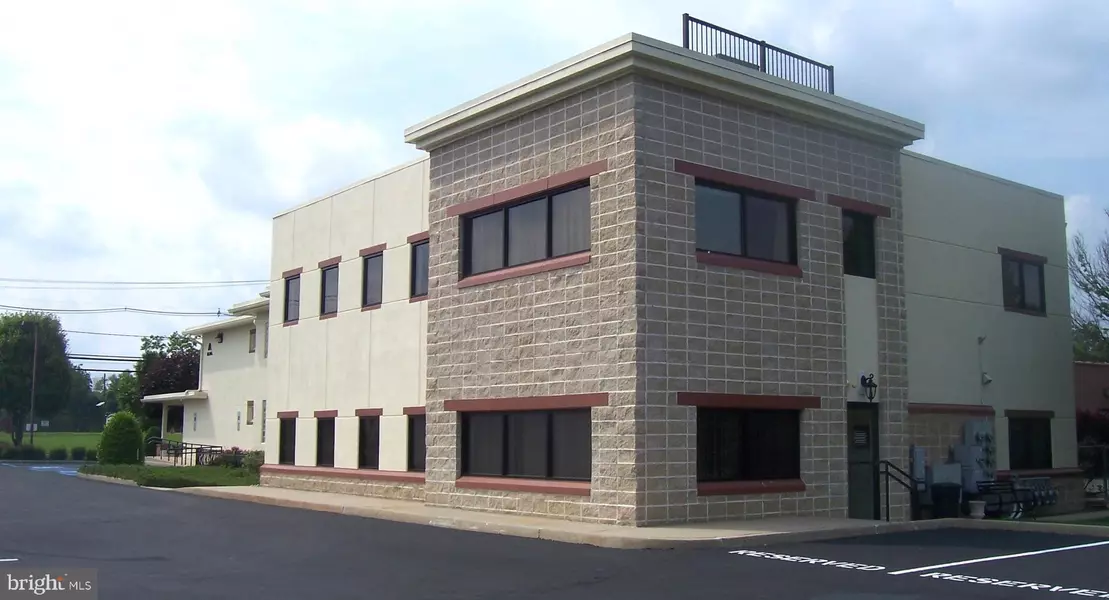 34 SCOTCH RD, Ewing, NJ 08628