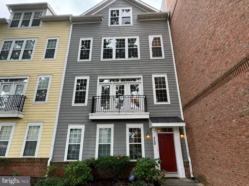 228 N SUMMIT AVE #27-228, Gaithersburg, MD 20877