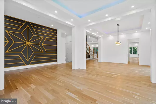 Annandale, VA 22003,7209 SIPES LN