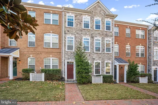 4304 EDOSOMWAN LN, Fairfax, VA 22030