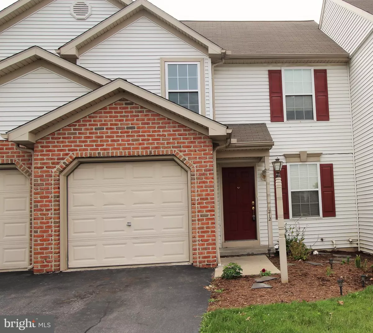 New Holland, PA 17557,212 FIELDCREST DR