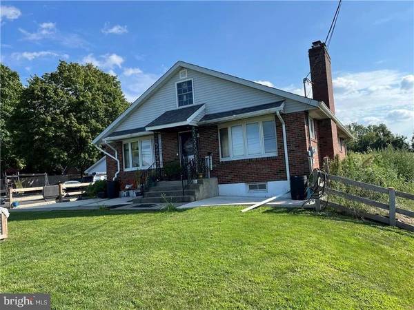 3092 MAUCH CHUNK RD, Allentown, PA 18104