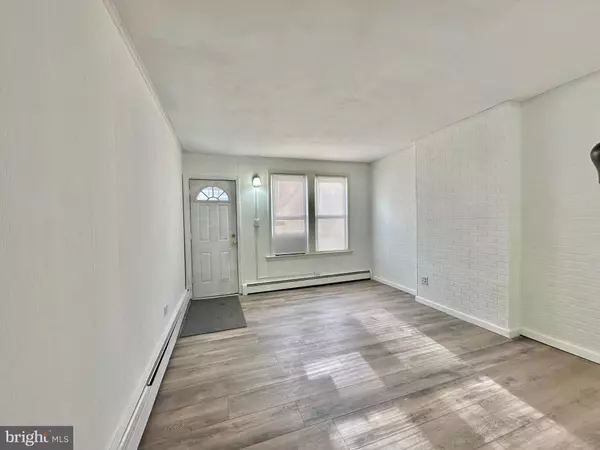 Trenton, NJ 08611,214 HOME AVE