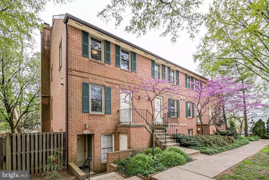 221 KATIE CT #10, Falls Church, VA 22046