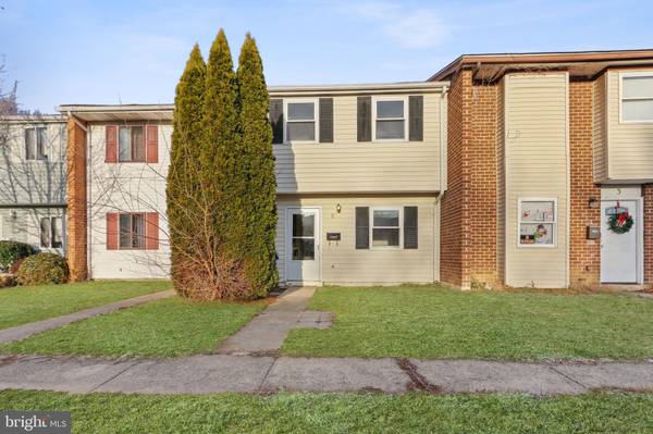 5 SAILBOAT CIR, Newark, DE 19702