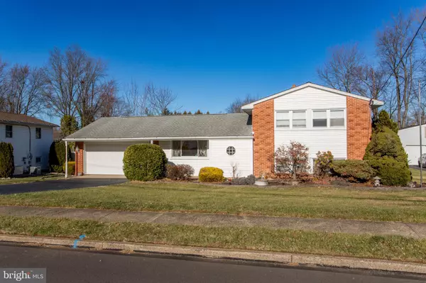 1096 ANTHONY WAYNE DR, Warminster, PA 18974