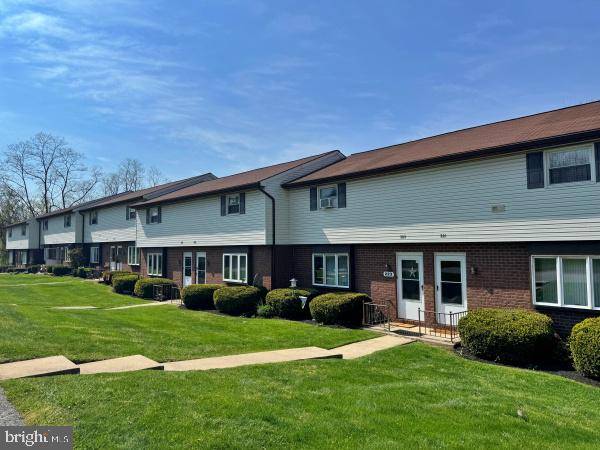 235 CATALPA LN, Red Lion, PA 17356