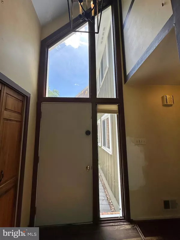 Reston, VA 20190,11152 FOREST EDGE DR