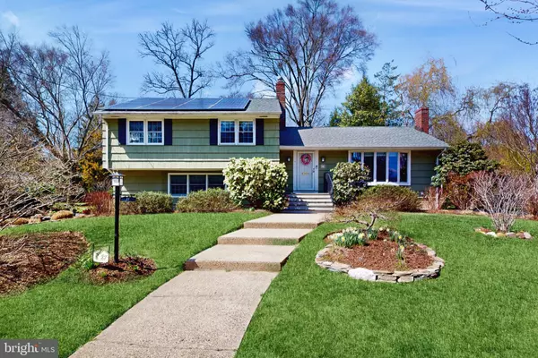 27 FARM RD, Ewing, NJ 08638