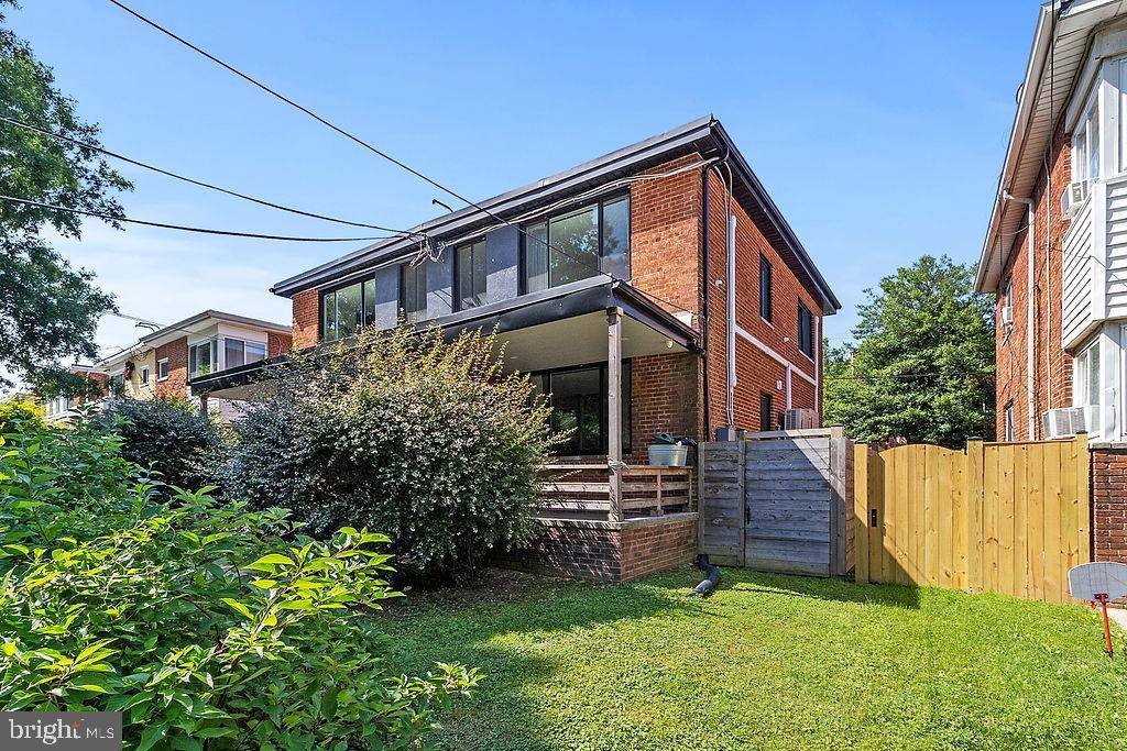 Washington, DC 20011,213 HAWAII AVE NE #2