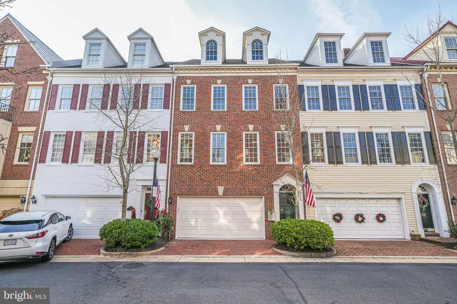 20 ALEXANDER ST, Alexandria, VA 22314