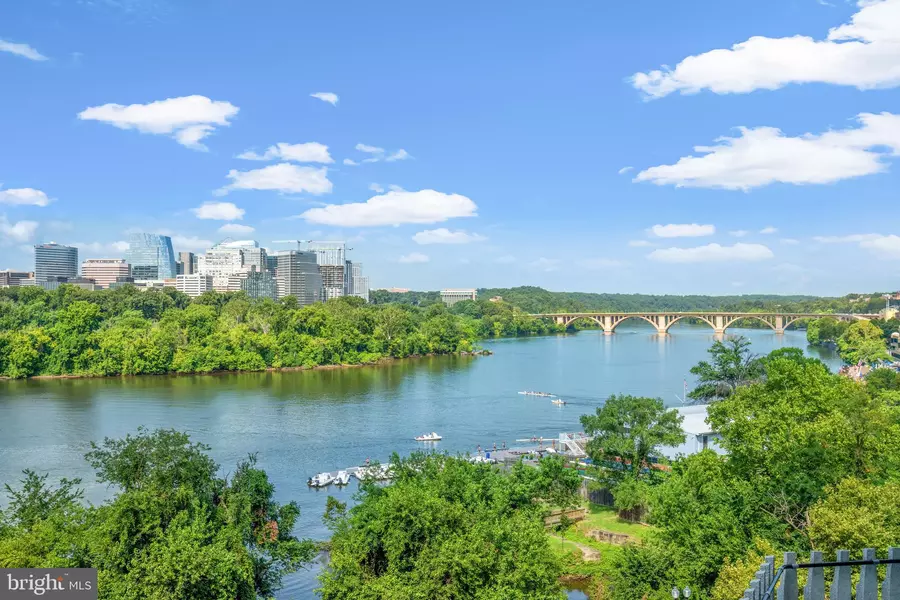 2700 VIRGINIA AVE NW #801, Washington, DC 20037