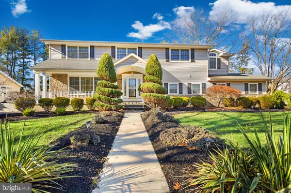 220 CHARLANN CIR, Cherry Hill, NJ 08003