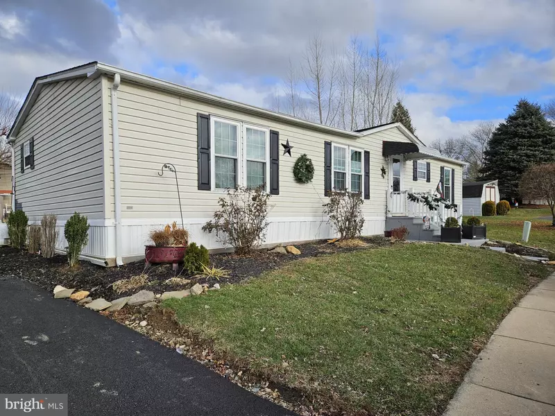 4 CREEKSIDE DR, West Grove, PA 19390