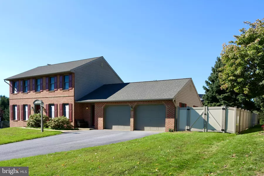 792 SUE DR, Lititz, PA 17543