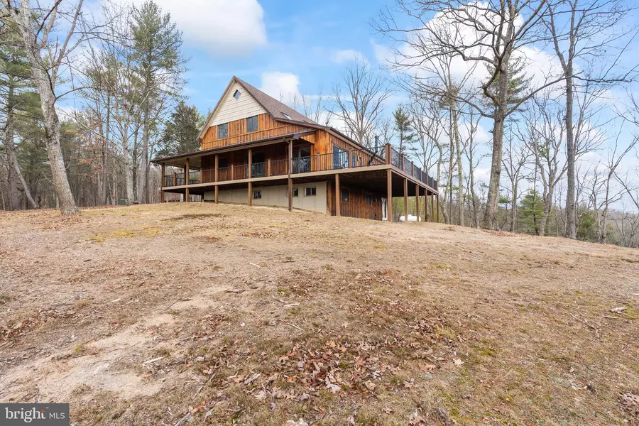 678 FORT ENOCHS MEADOW RD, Paw Paw, WV 25434