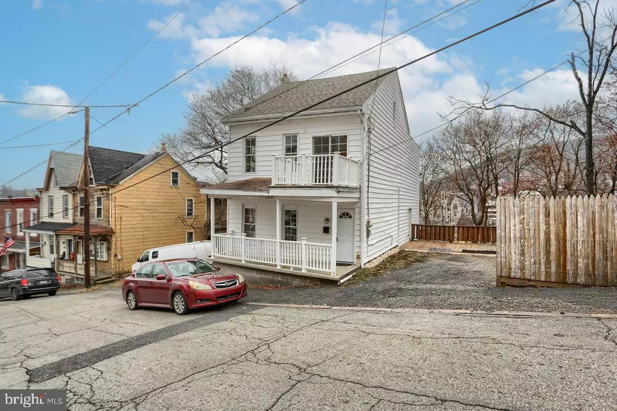 401 W RACE ST, Pottsville, PA 17901