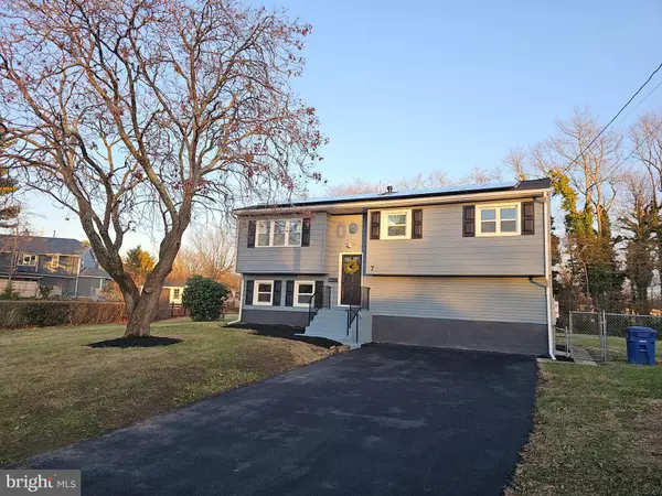 7 SEELEY DR, Westampton, NJ 08060