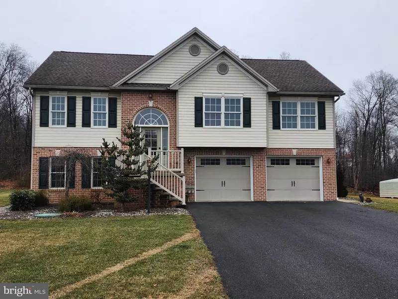 1745 RAVEN DRIVE, Chambersburg, PA 17202