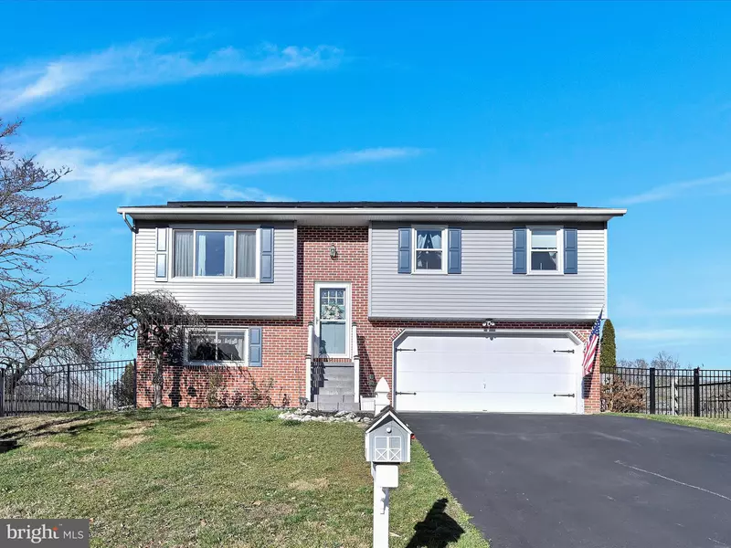 64 BROWNING RD, Lancaster, PA 17602