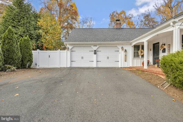 Annandale, VA 22003,3712 CAMELOT DR