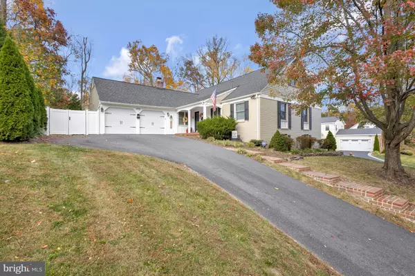 Annandale, VA 22003,3712 CAMELOT DR