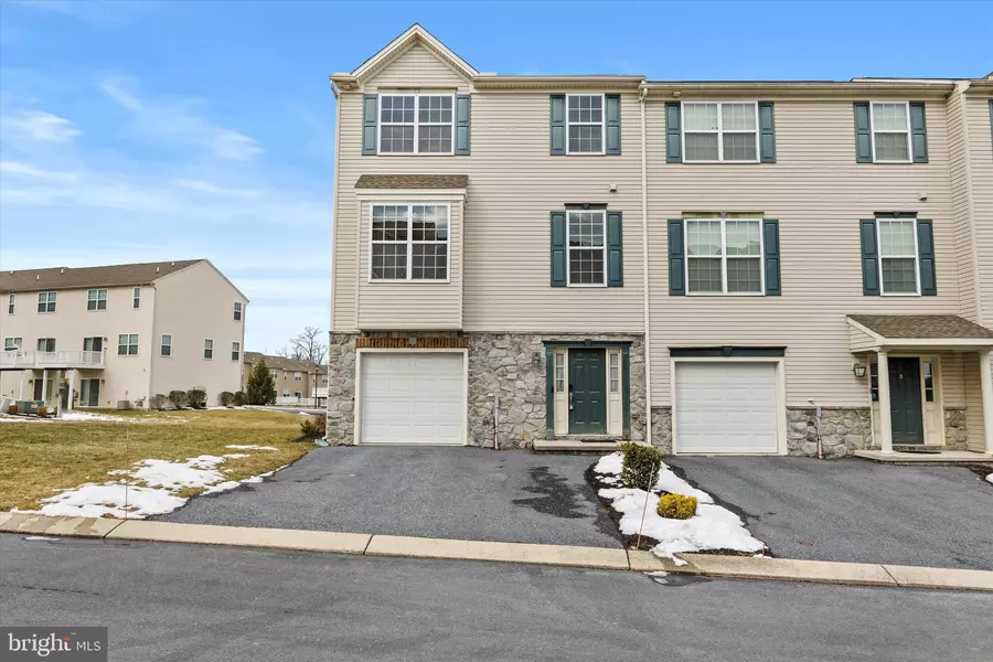 1 JAY CIR, Lemoyne, PA 17043