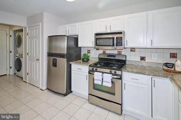 Alexandria, VA 22315,6607 NETTIES LN #1601