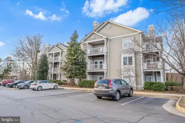 1704 LAKE SHORE CREST DR #21, Reston, VA 20190