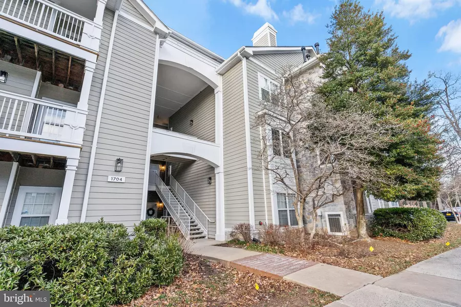 1704 LAKE SHORE CREST DR #21, Reston, VA 20190