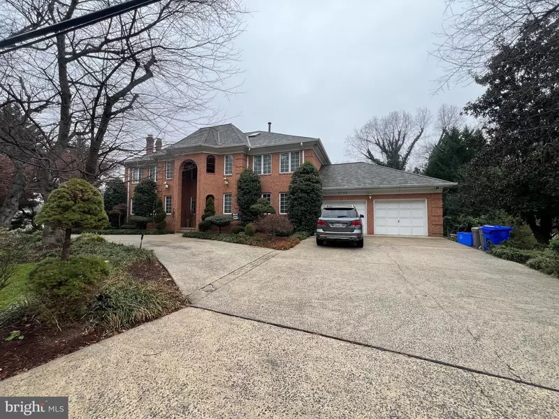 8005 GLENGALEN LN, Chevy Chase, MD 20815