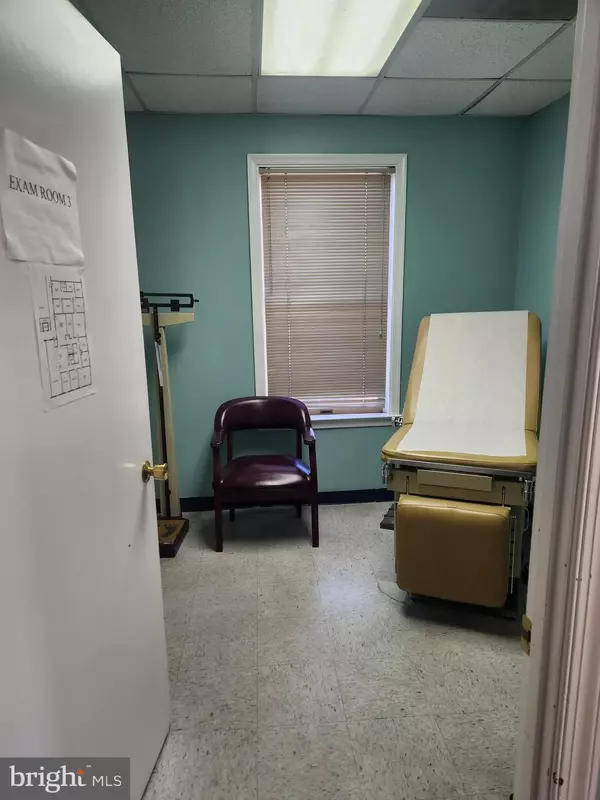 Clinton, MD 20735,7700 OLD BRANCH AVE #D203