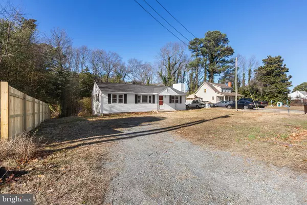 5063 COLES POINT RD, Hague, VA 22469