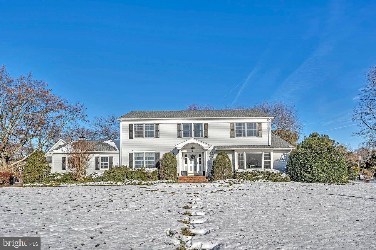 1 HARDLEY DR, Cranbury, NJ 08512