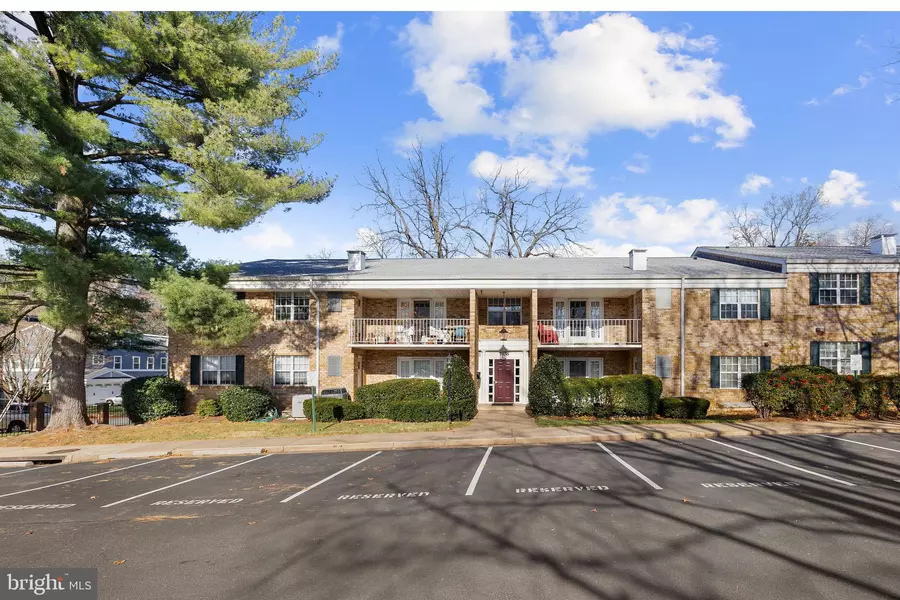 1138 S WASHINGTON ST #103, Falls Church, VA 22046