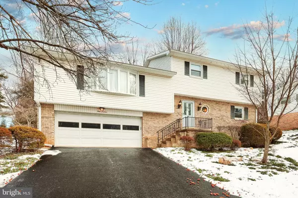 York, PA 17402,416 RUSHMORE DR