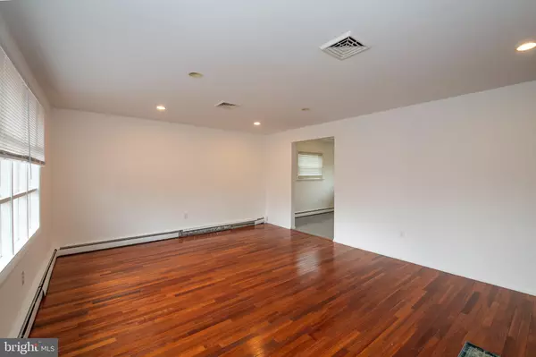 Glenside, PA 19038,118 HOUSTON