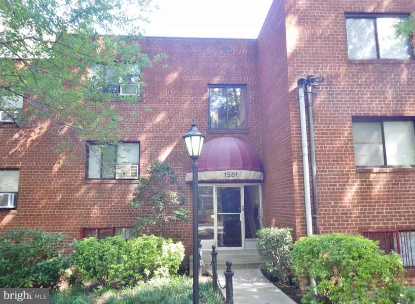 1581 COLONIAL TER #102, Arlington, VA 22209