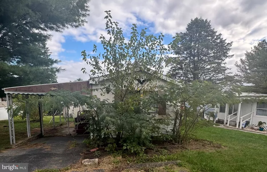 79 DEROSE ST, Walnutport, PA 18088