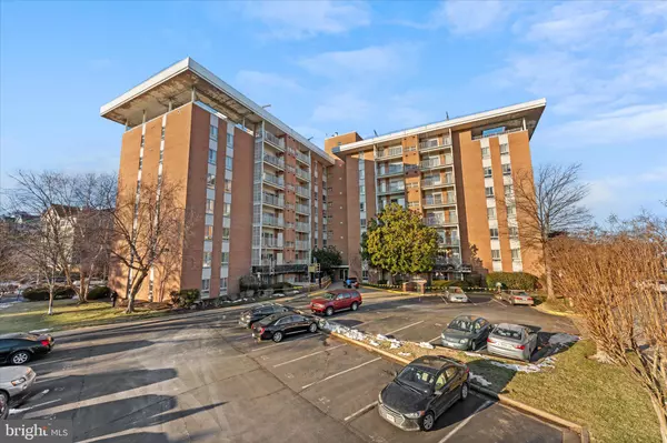 5250 VALLEY FORGE DR #512, Alexandria, VA 22304