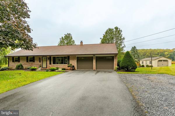 218 MOUNTAIN TRAIL RD, Newmanstown, PA 17073