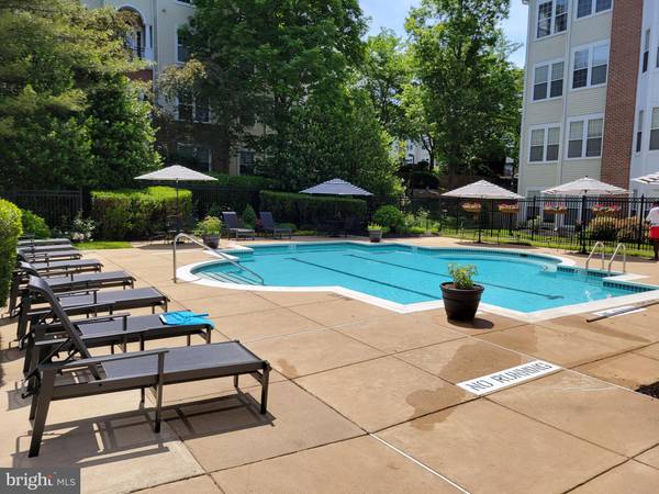 Fairfax, VA 22030,4144 FOUNTAINSIDE LN #204